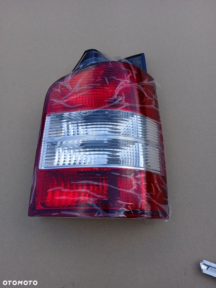 LAMPA TYLNA PRAWA VW TRANSPORTER T5  03-15 KLAPA 1-DRZWI TYLNE NOWA - 1