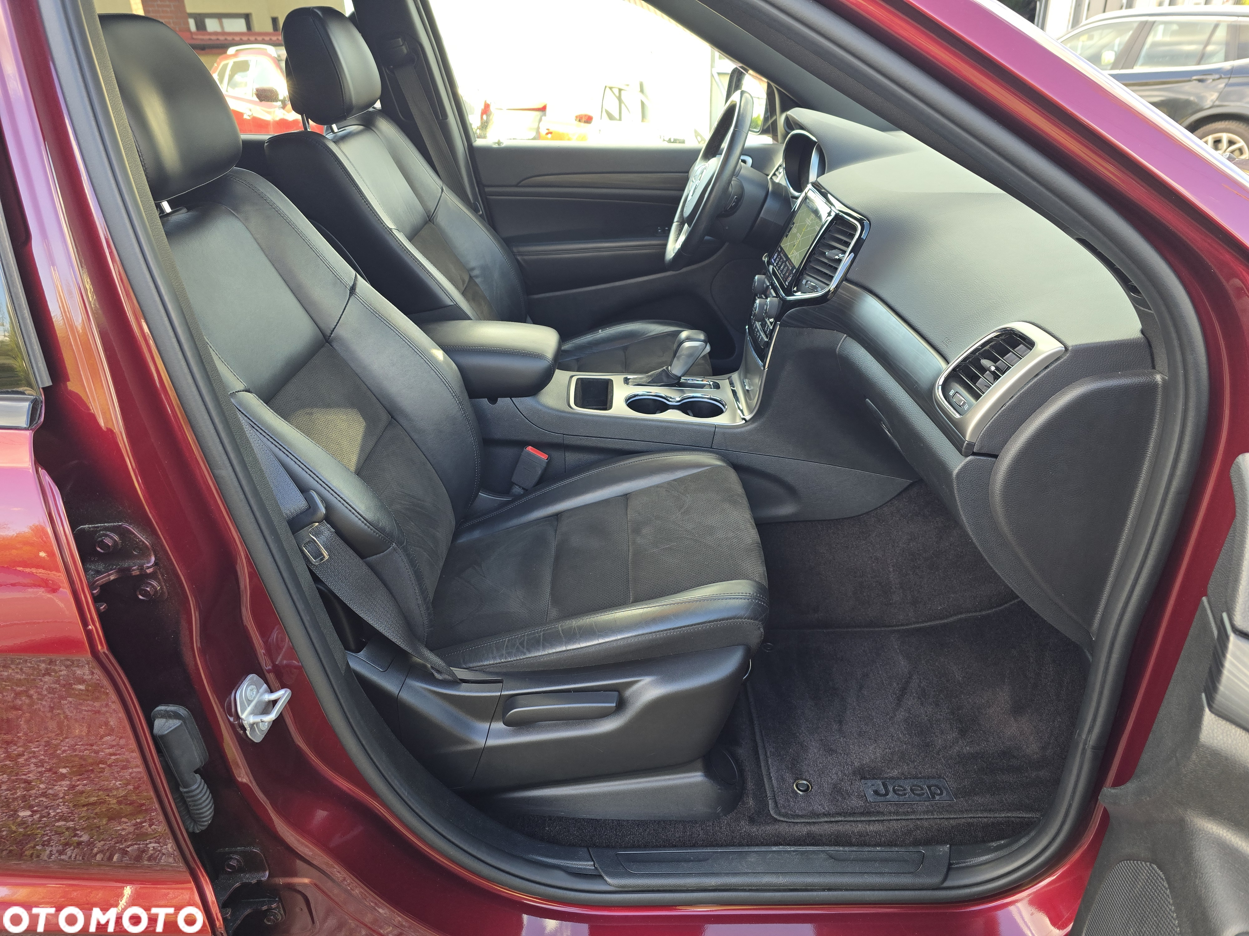 Jeep Grand Cherokee - 35
