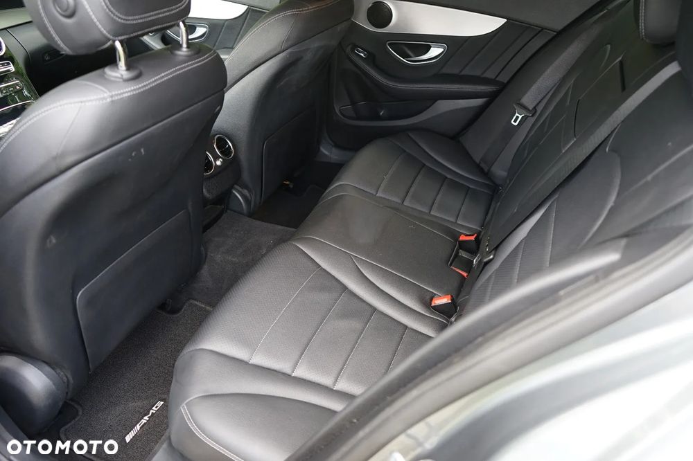 Mercedes-Benz Klasa C 300 d T 9G-TRONIC Night Edition - 25