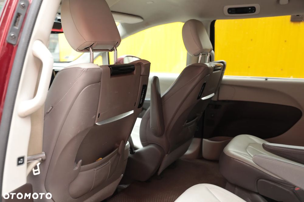 Chrysler Pacifica - 12