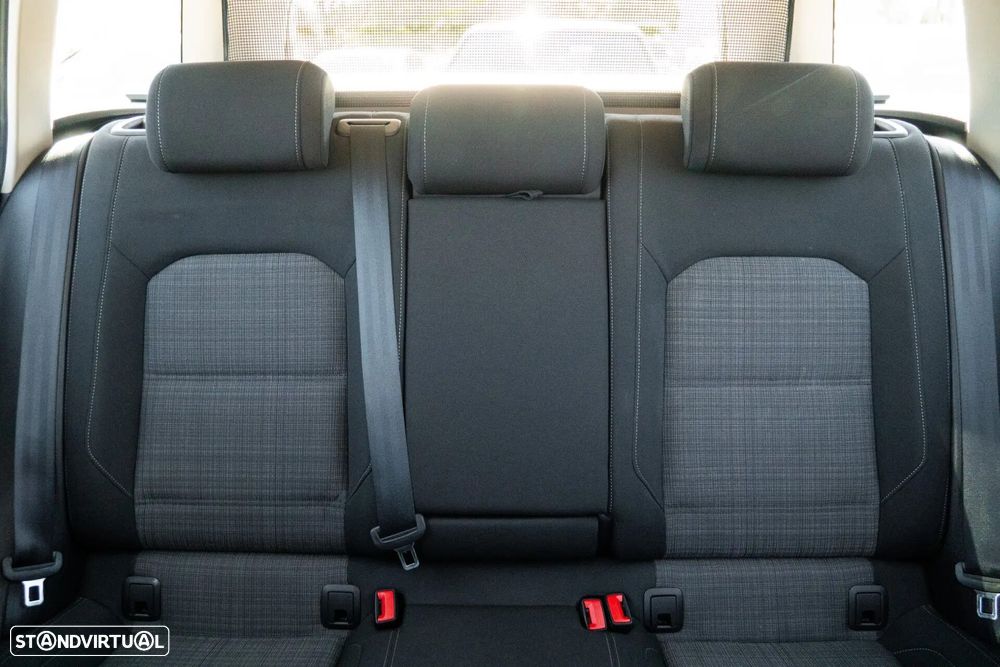 VW Passat Variant 2.0 TDI Elegance DSG - 14