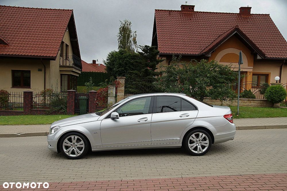 Mercedes-Benz Klasa C 180 CGI BlueEff Avantgarde - 5