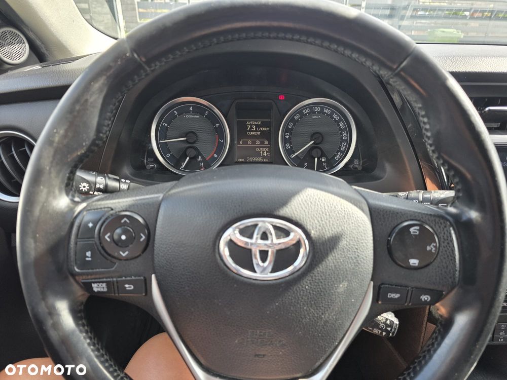 Toyota Auris 1.6 Prestige - 10