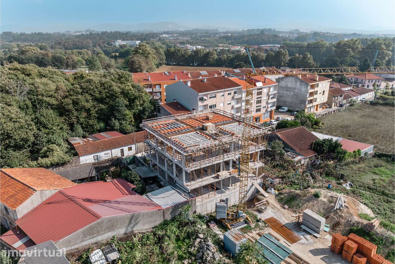 Apartamento T2, NOVO, c/ logradouro e garagem - Grande imagem: 3/25