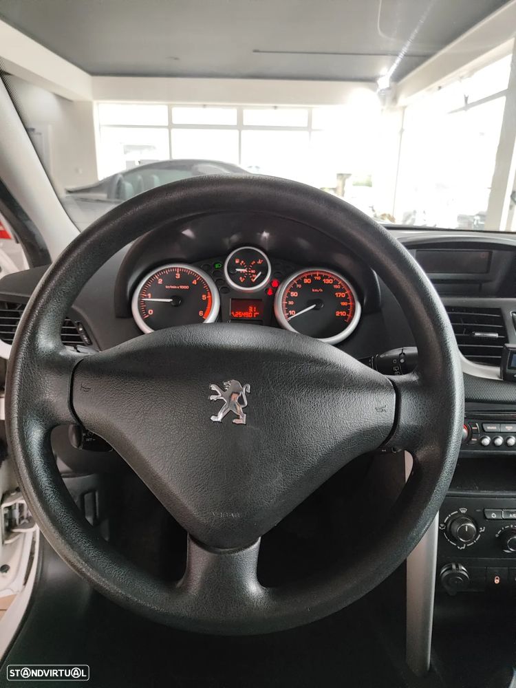 Peugeot 207 1.4 HDi Urban - 24