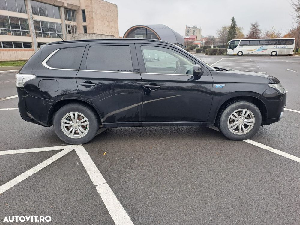 Mitsubishi Outlander 2.0 MIVEC AS&G CVT 4WD Intense E02 - 7