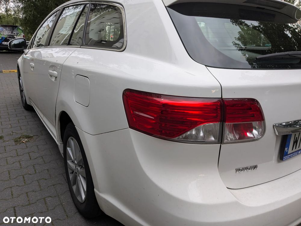 Toyota Avensis 2.0 Sol - 6