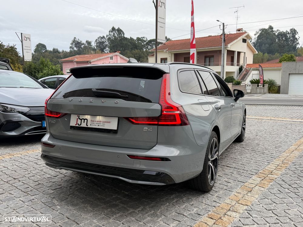Volvo V60 2.0 B4 Plus Dark Auto - 5