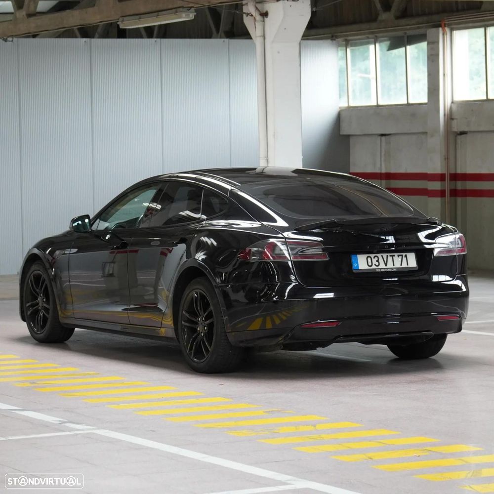 Tesla Model S 85 — fotografia 17