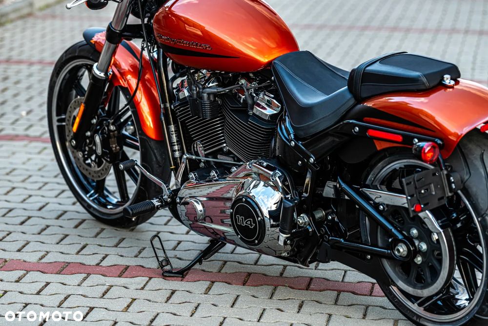 Harley-Davidson Softail Breakout - 21