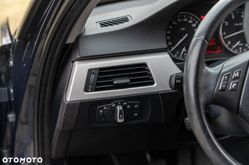 BMW Seria 3 318i - 31