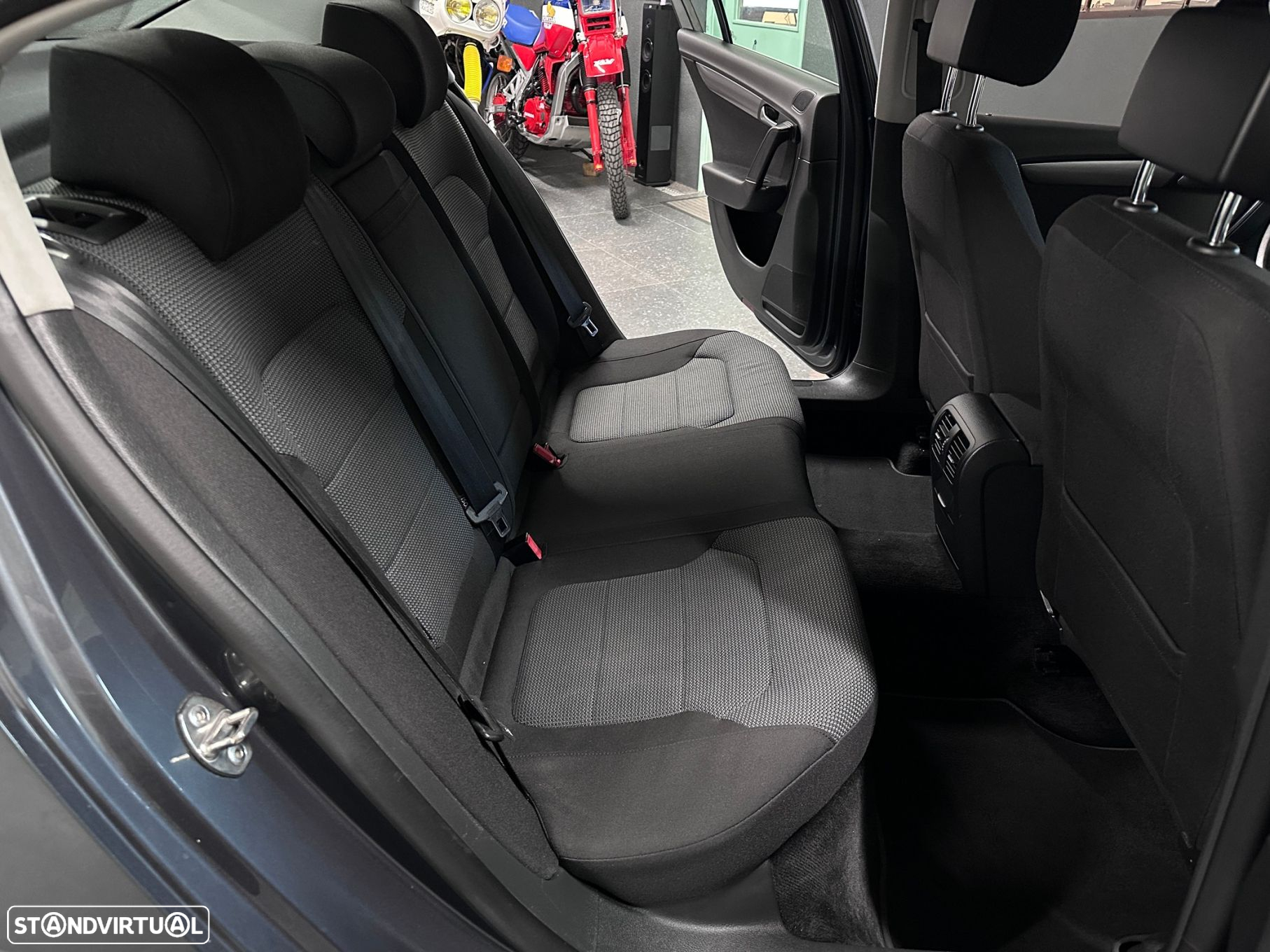 VW Passat 1.6 TDI Confortline - 6