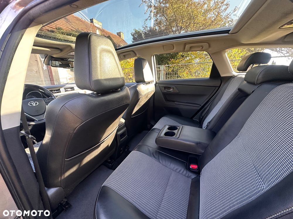 Toyota Auris 1.8 HSD Luna - 18