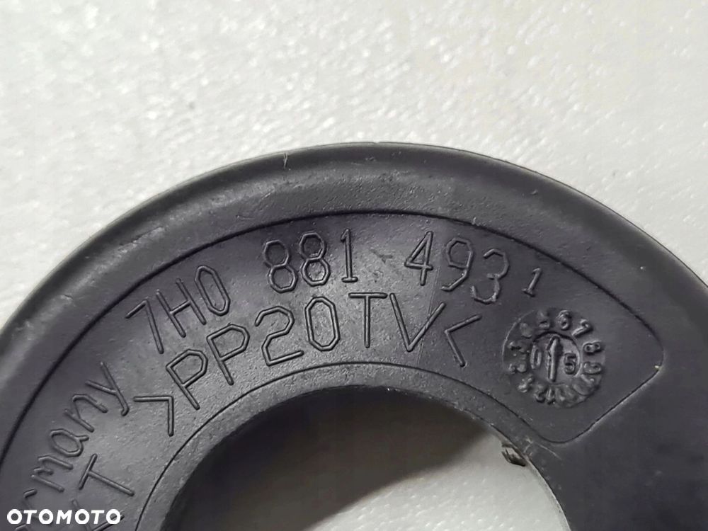 VW T5 śruba śruby tuleja mocująca podstawę fotel dwójka przód 7H0881493 - 2