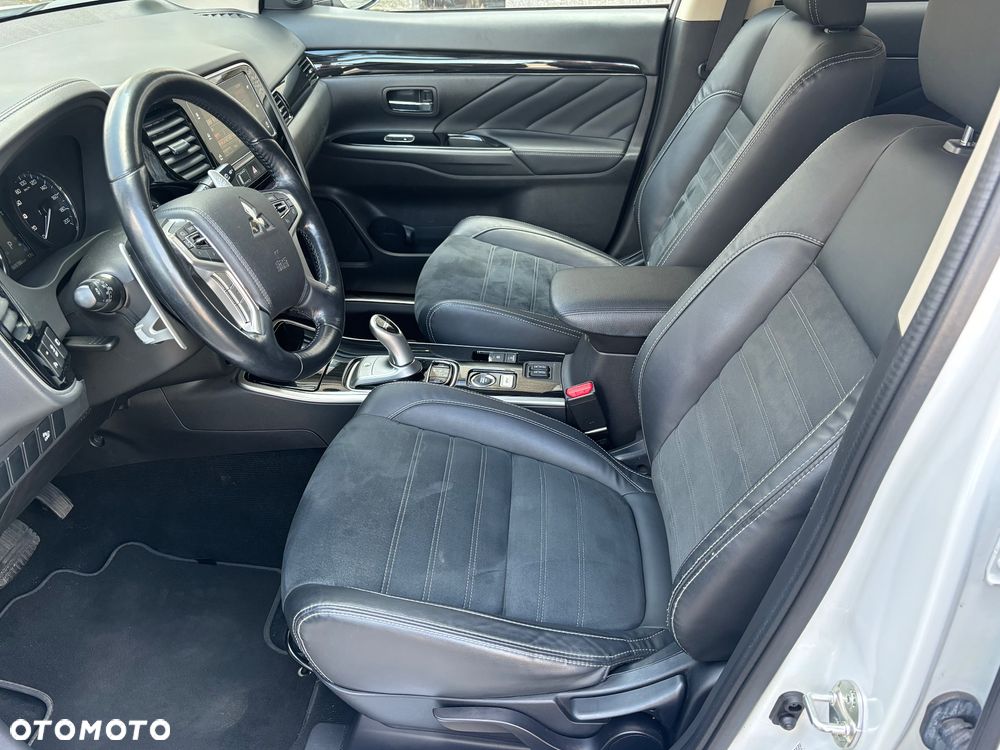 Mitsubishi Outlander 2.0 4WD Top - 21