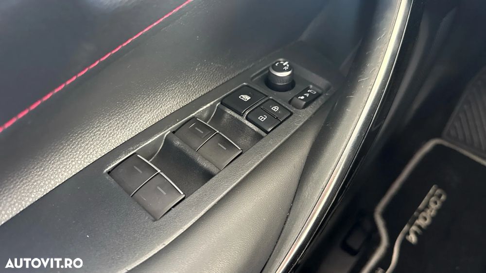 Toyota Corolla 2.0 HSD TS Exclusive - 31