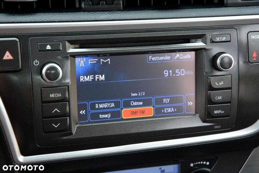 Toyota Auris 1.6 Executive - 25