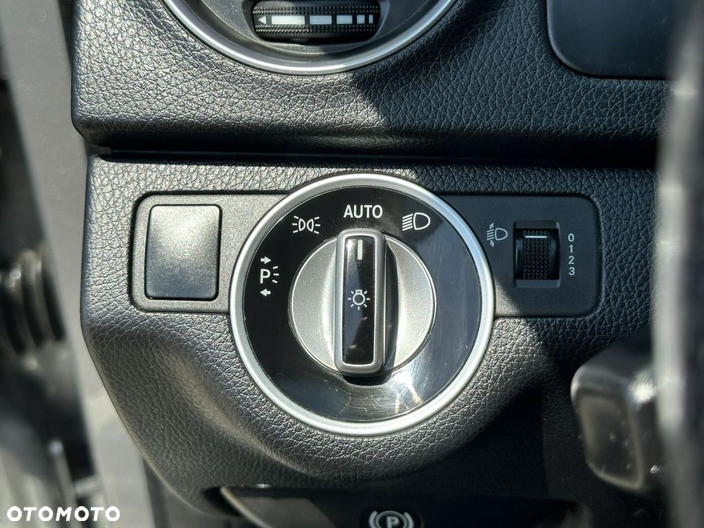 Mercedes-Benz Klasa C 180 BlueEFFICIENCY Avantgarde - 16