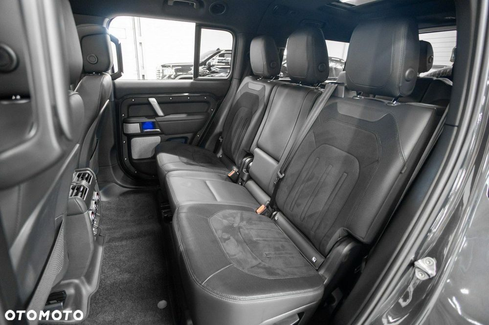 Land Rover Defender - 22