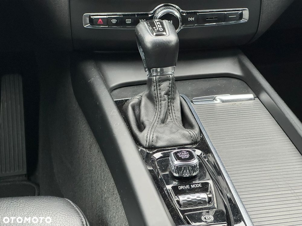 Volvo XC 60 D4 AWD Geartronic Momentum - 26