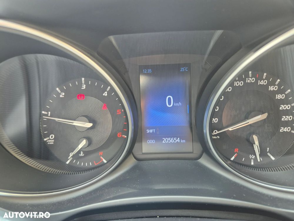 Toyota Avensis 2.0 D-4D Executive - 4