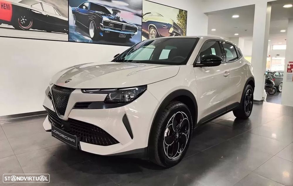 Alfa Romeo Junior Elletrica 50 kWh Launch Edition - 1