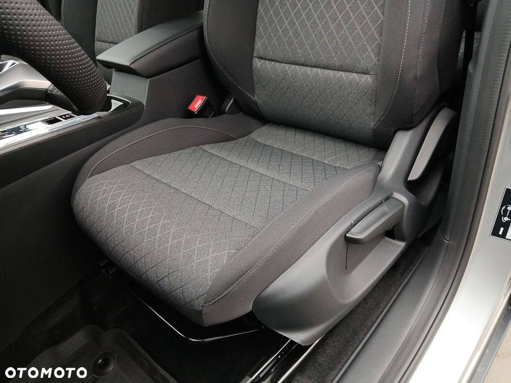 MG ZS Hybrid+ - 13