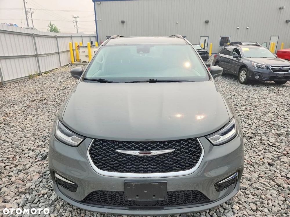 Chrysler Pacifica - 5