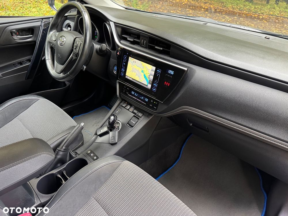 Toyota Auris 1.8 Executive - 9