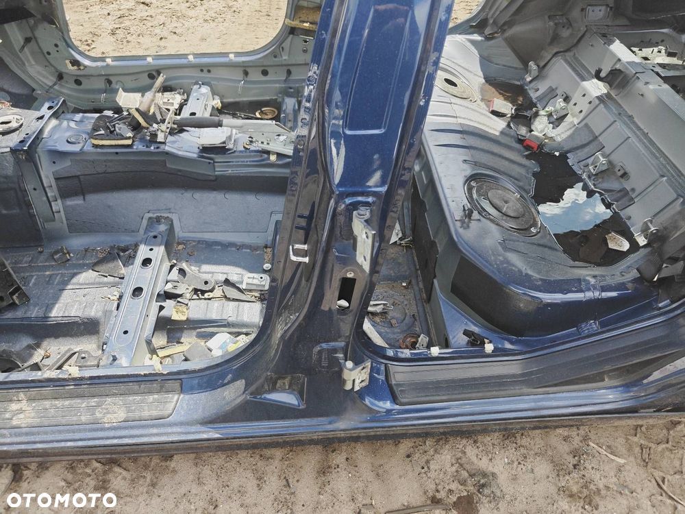 PRÓG LEWY + SŁUPEK ŚRODKOWY BMW E46 TOURING KOMBI A07/5 MYSTICBLAU METALLIC - 2