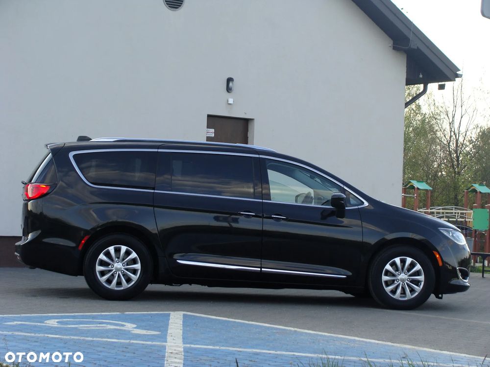 Chrysler Pacifica - 37