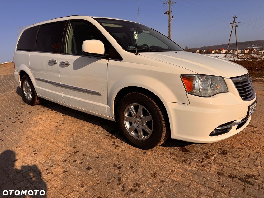 Chrysler Town & Country - 10