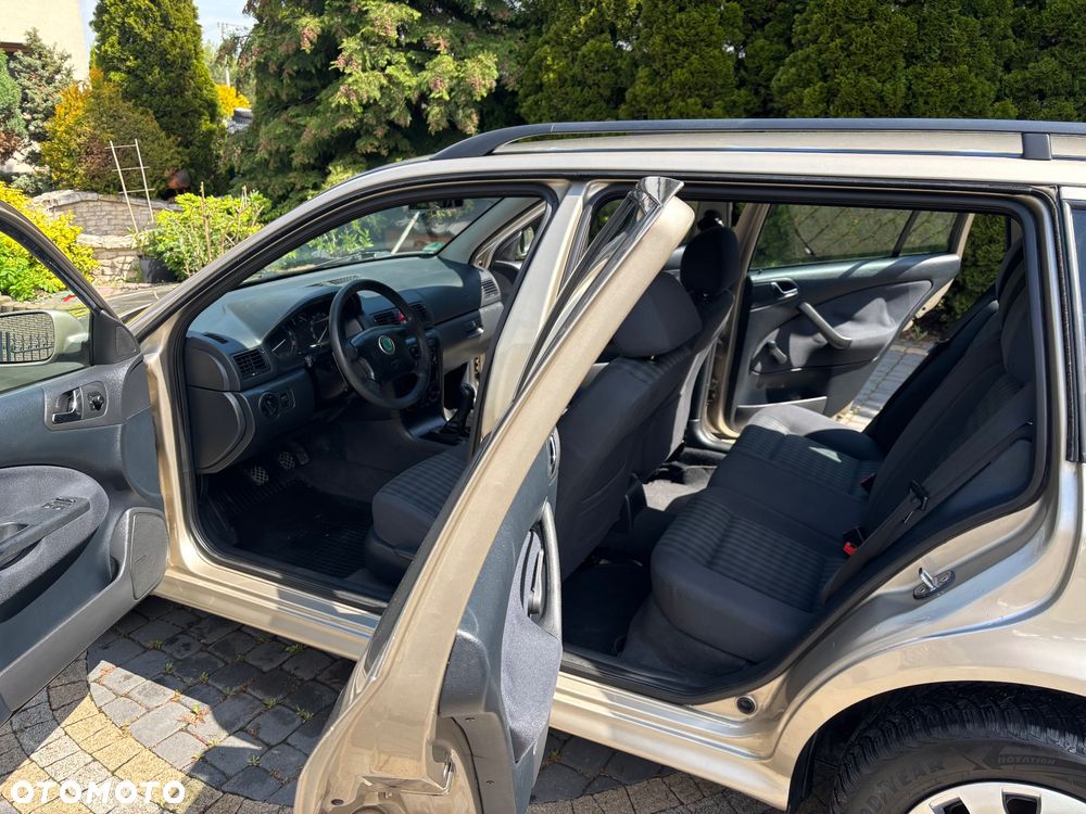 Skoda Octavia 1.6 Combi Classic - 5