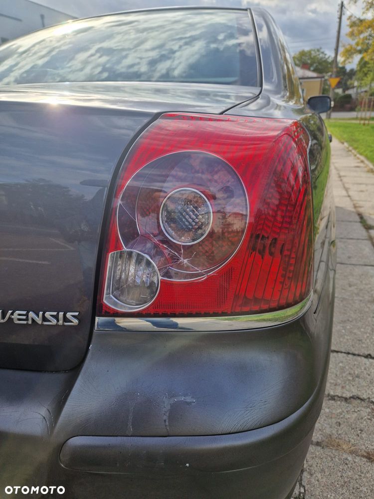 Toyota Avensis - 12