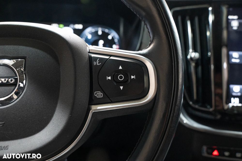Volvo XC 60 D4 AWD Geartronic Momentum - 19