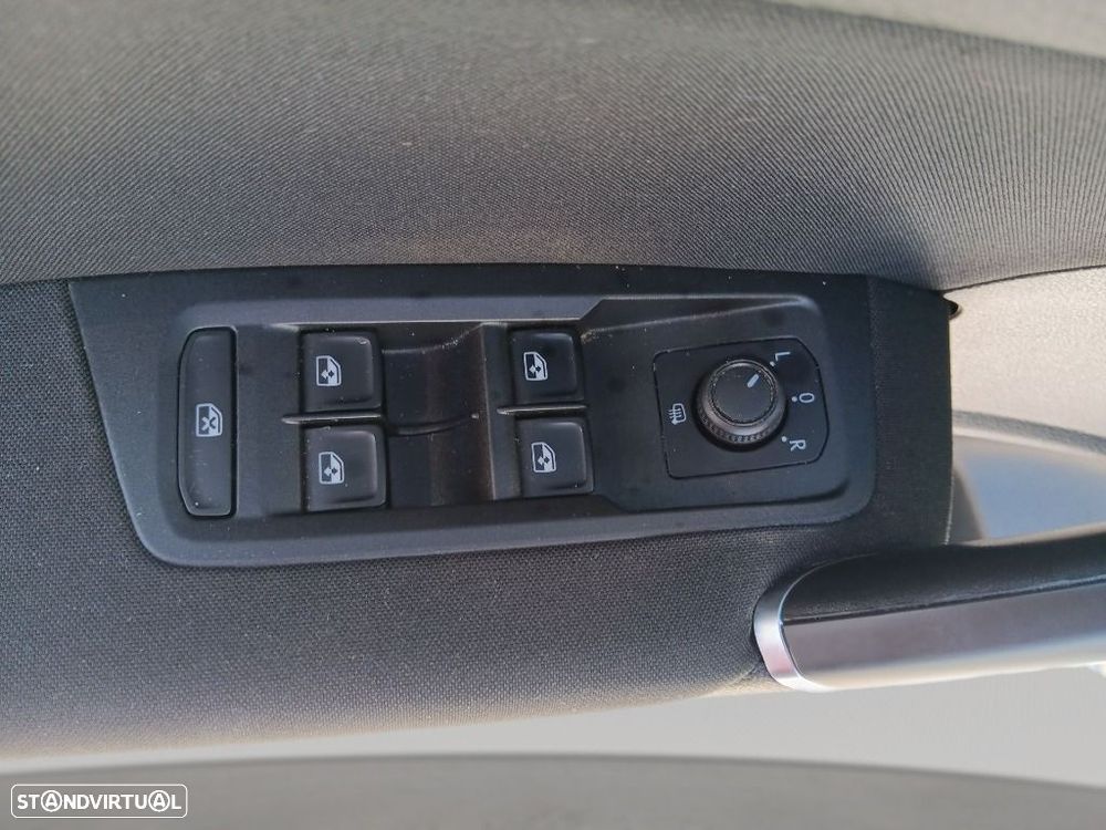 VW Touran 2.0 TDI Confortline - 11