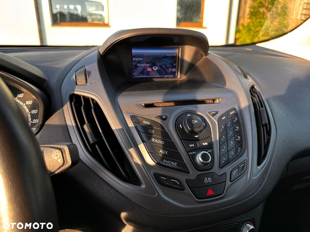 Ford Transit Courier - 19
