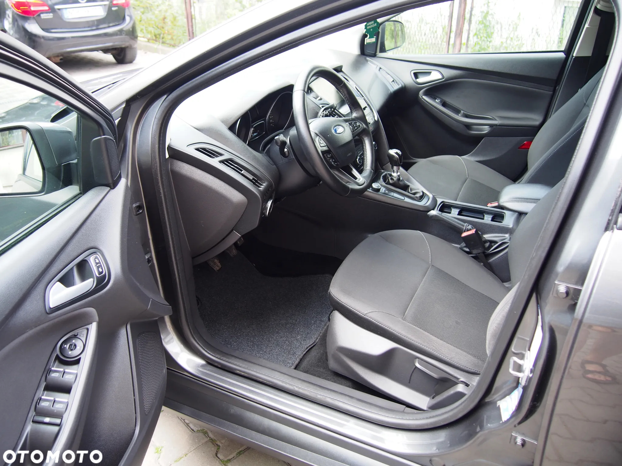 Ford Focus 1.6 TDCi DPF Start-Stopp-System SYNC Edition - 9