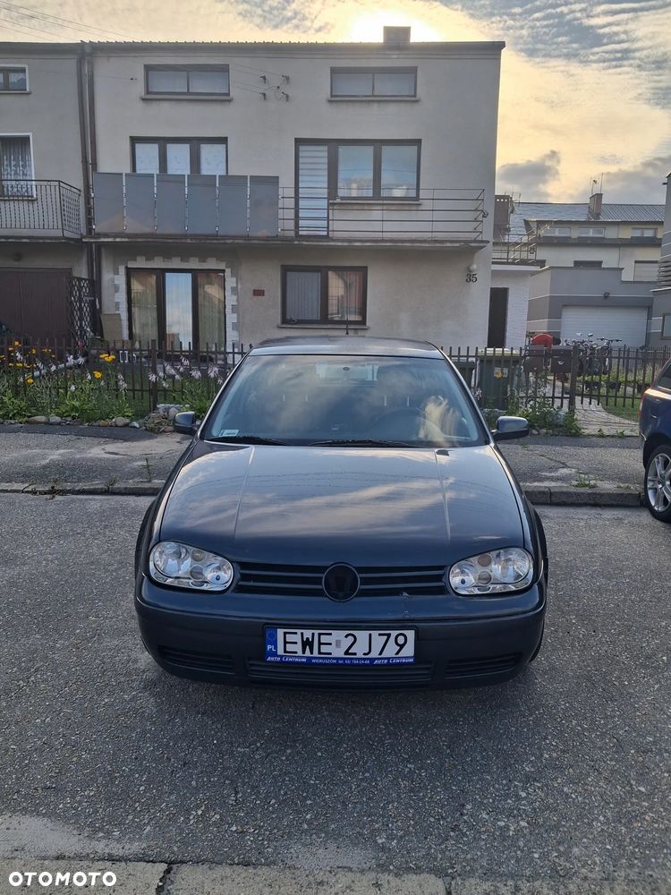 Volkswagen Golf 1.6 Basis - 2