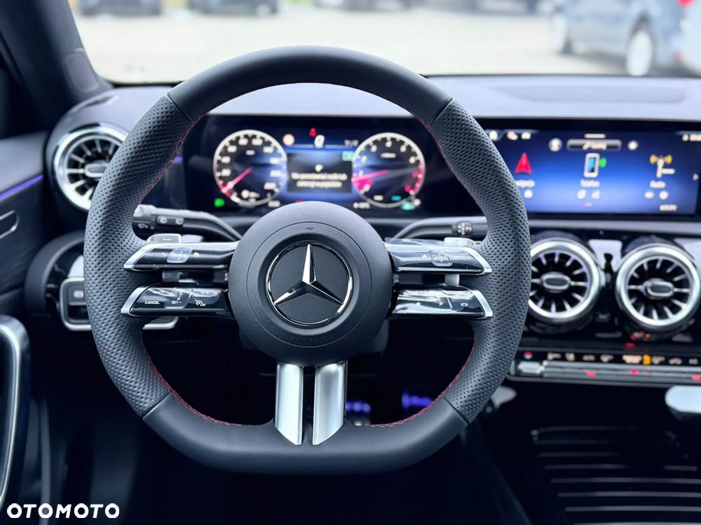 Mercedes-Benz Klasa A 220 4-Matic AMG Line 8G-DCT - 11