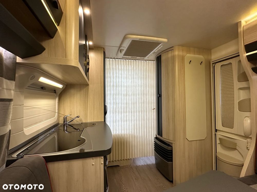 Hobby 460 UFE DE LUX EDITION z napędem i markizą pompowaną. - 15