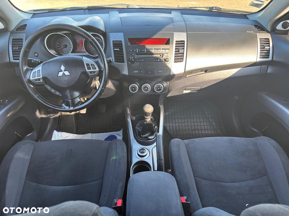 Mitsubishi Outlander 2.2 DI-D 4WD Intense - 9