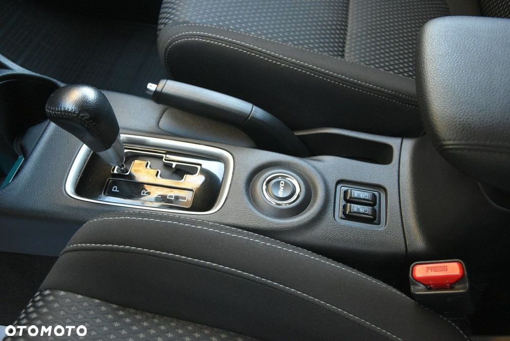 Mitsubishi Outlander 2.0 Instyle Navi 4WD CVT - 11