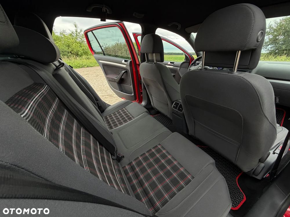 Volkswagen Golf - 16