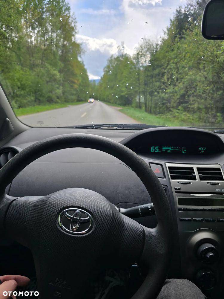 Toyota Yaris - 12