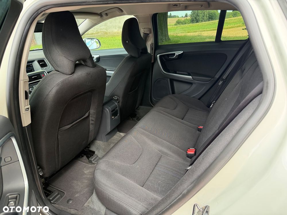 Volvo V60 D4 Edition - 17
