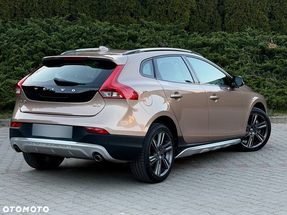 Volvo V40 Cross Country - 16