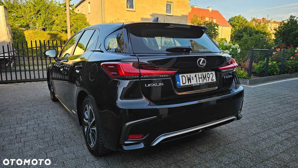 Lexus CT - 9