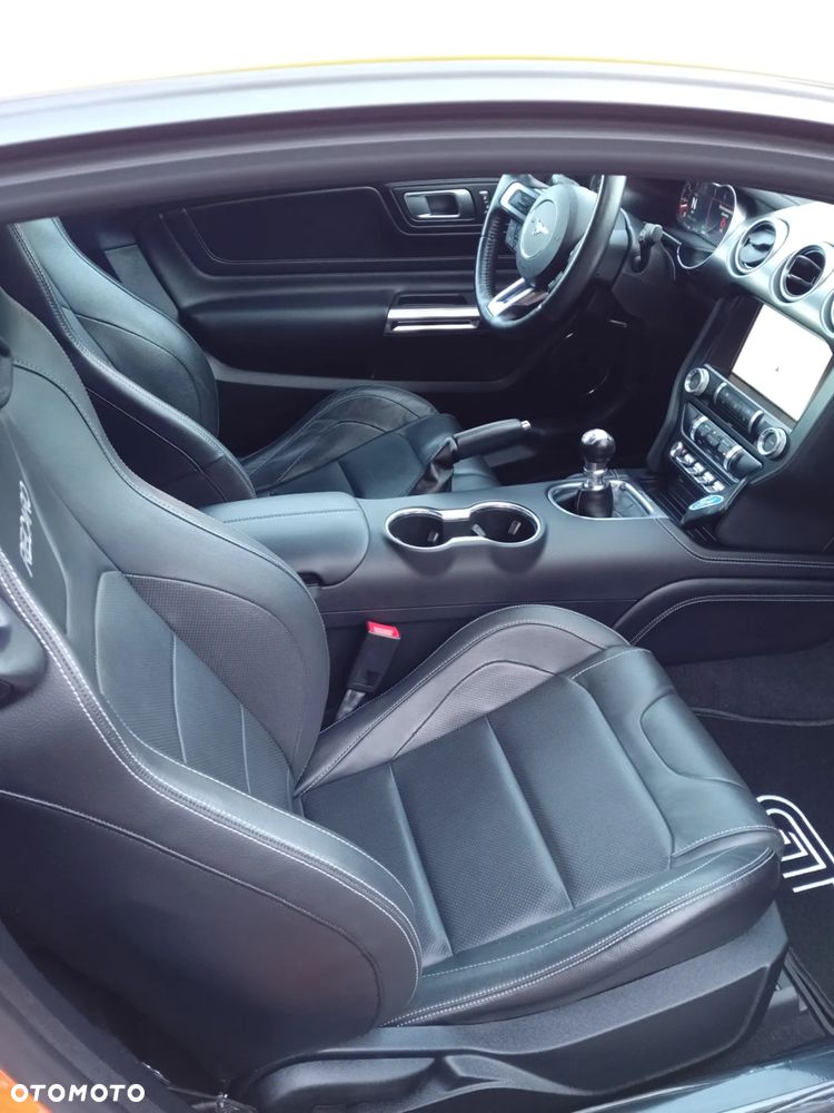 Ford Mustang - 24