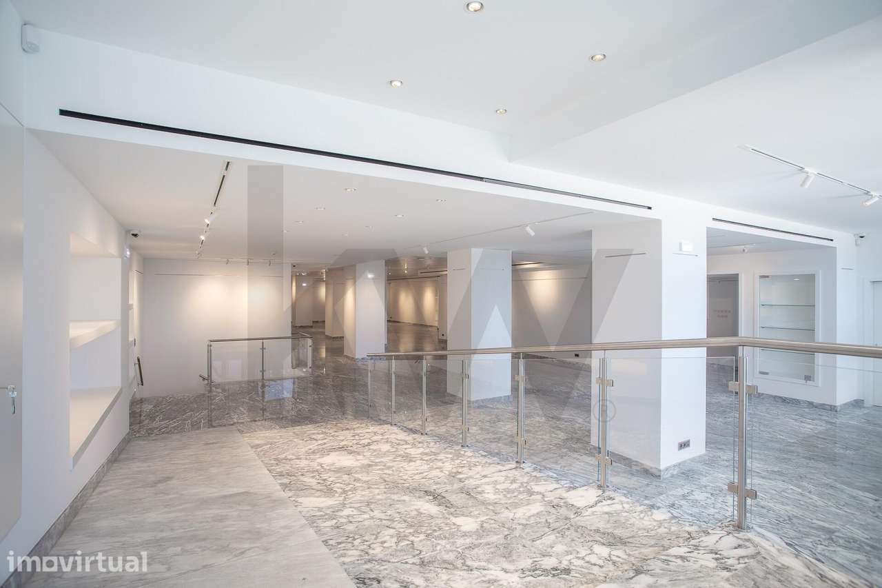 LOJA | CENTRO ESTORIL | 850 M2 | ACABAMENTOS DE LUXO - Grande imagem: 2/24